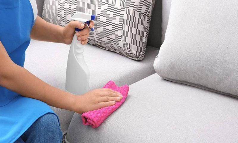 Как эффективно и безопасно почистить кожаный диван