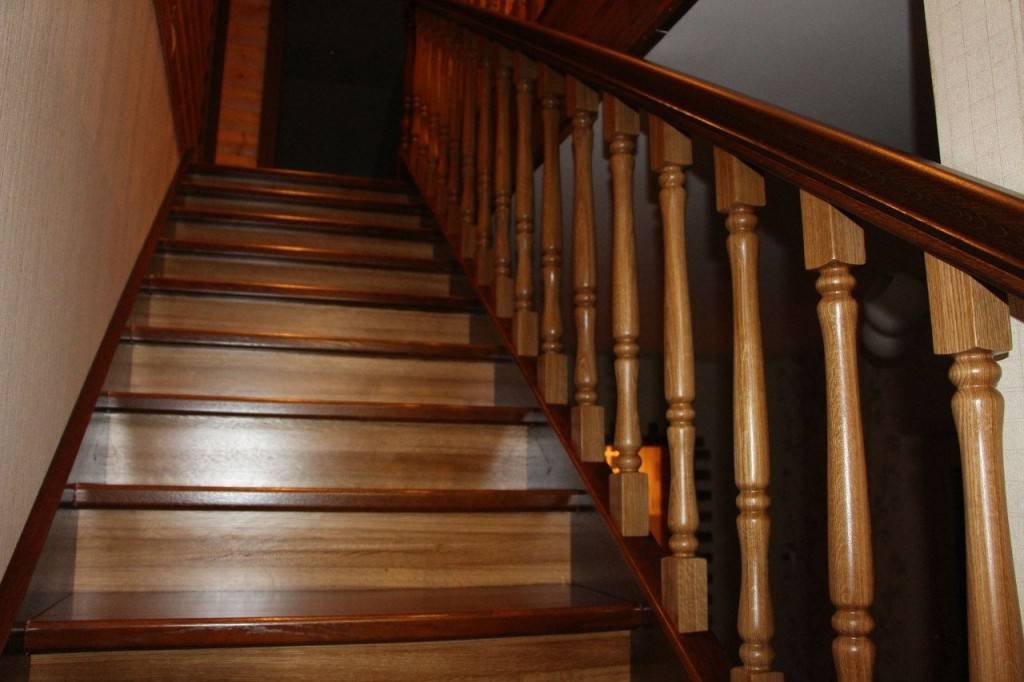 Способы окраски лестницы из сосны