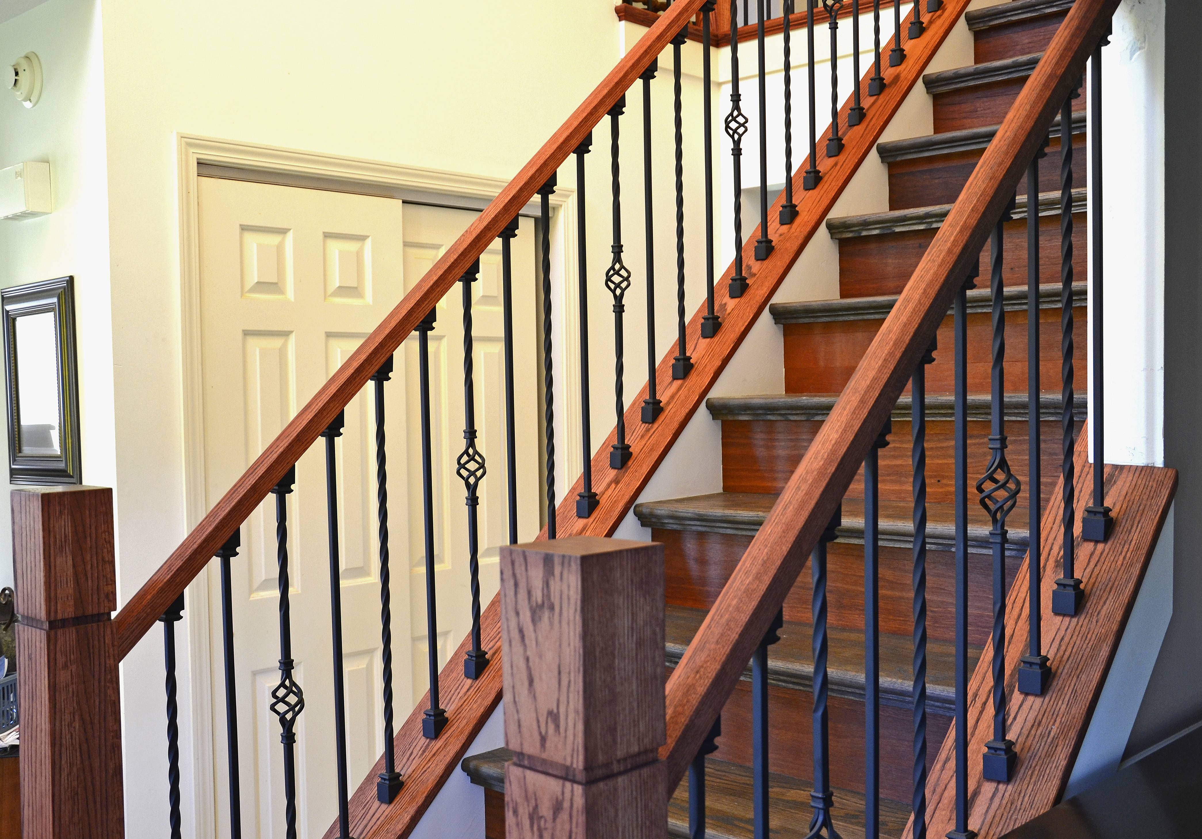 ❓ зачем нужны перила для лестницы в частном доме: схемы и готовые решения