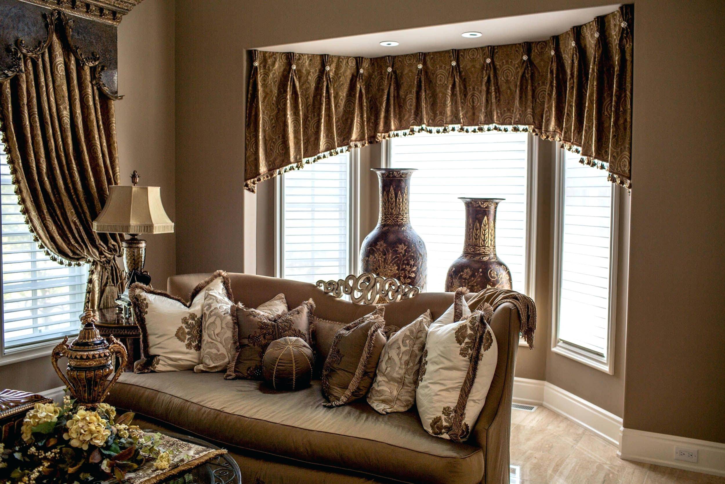 Коричневые шторы: фото в интерьере гостиной, в темную комнату, горчичного и других оттенков