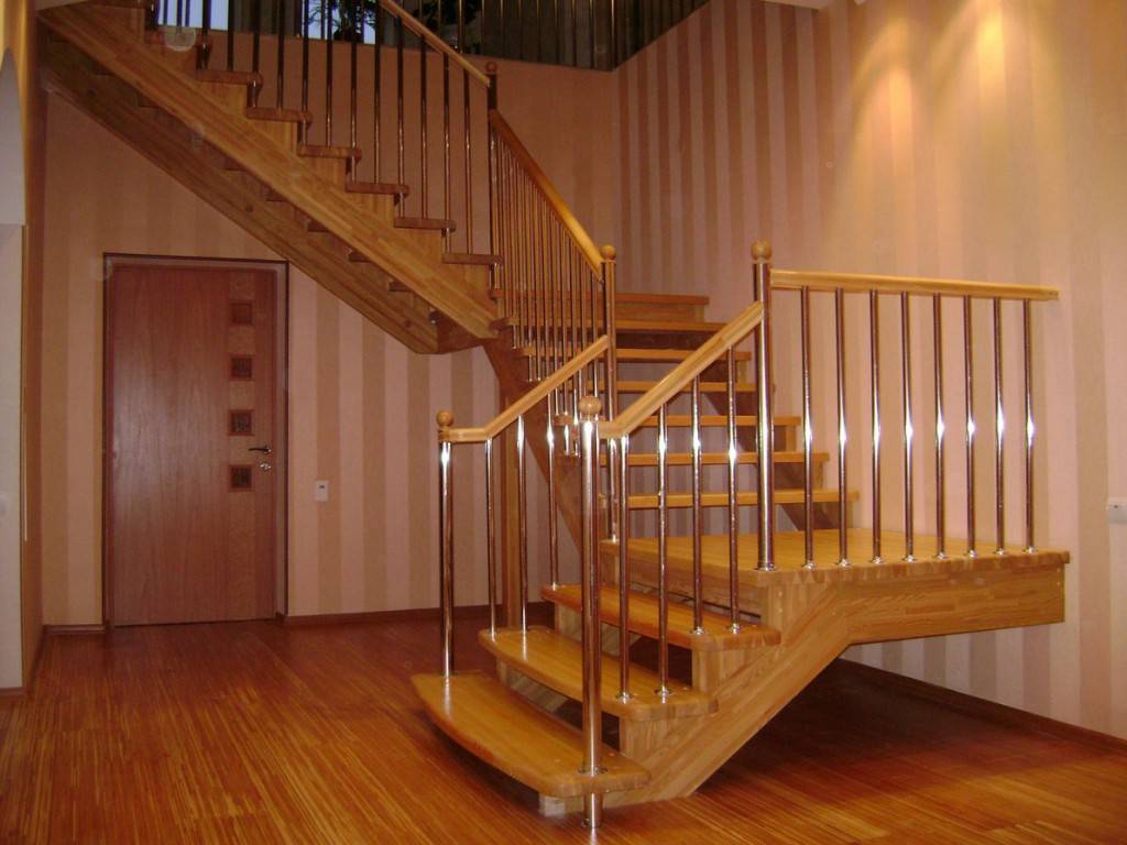 Практичная деревянная лестница для дома: как смастерить собственноручно