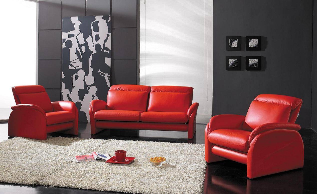 Красный диван в интерьере — смелое и оригинальное решение при обстановке комнат