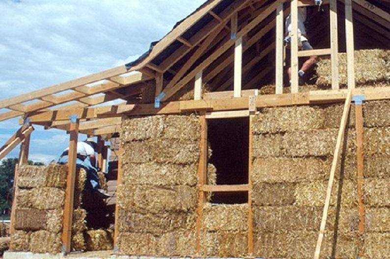 Как построить дом из самана своими руками: преимущества и недостатки