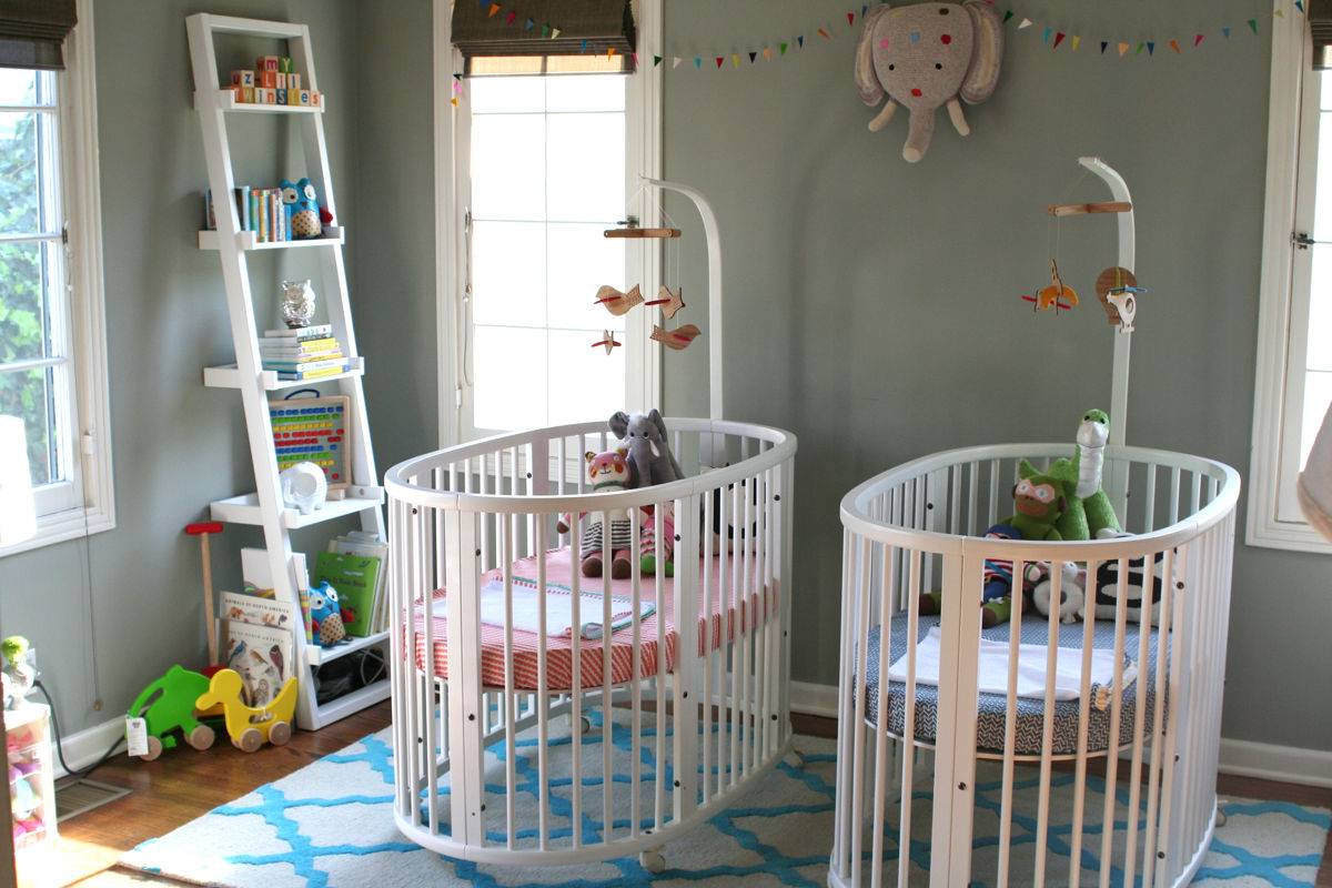 Детская комната для двойняшек: делим одно пространство на двоих
