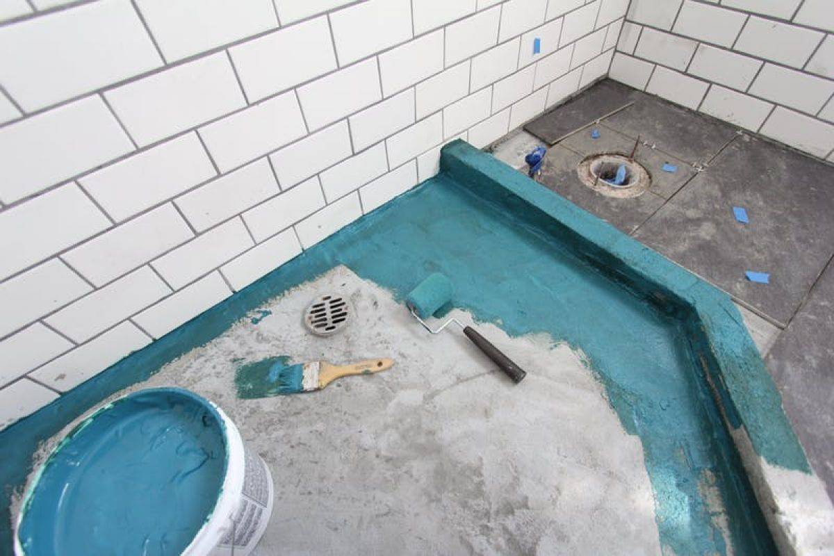 Гидроизоляция стен ванной комнаты под плитку и пола: какие гидроизоляционные материалы лучше, видео