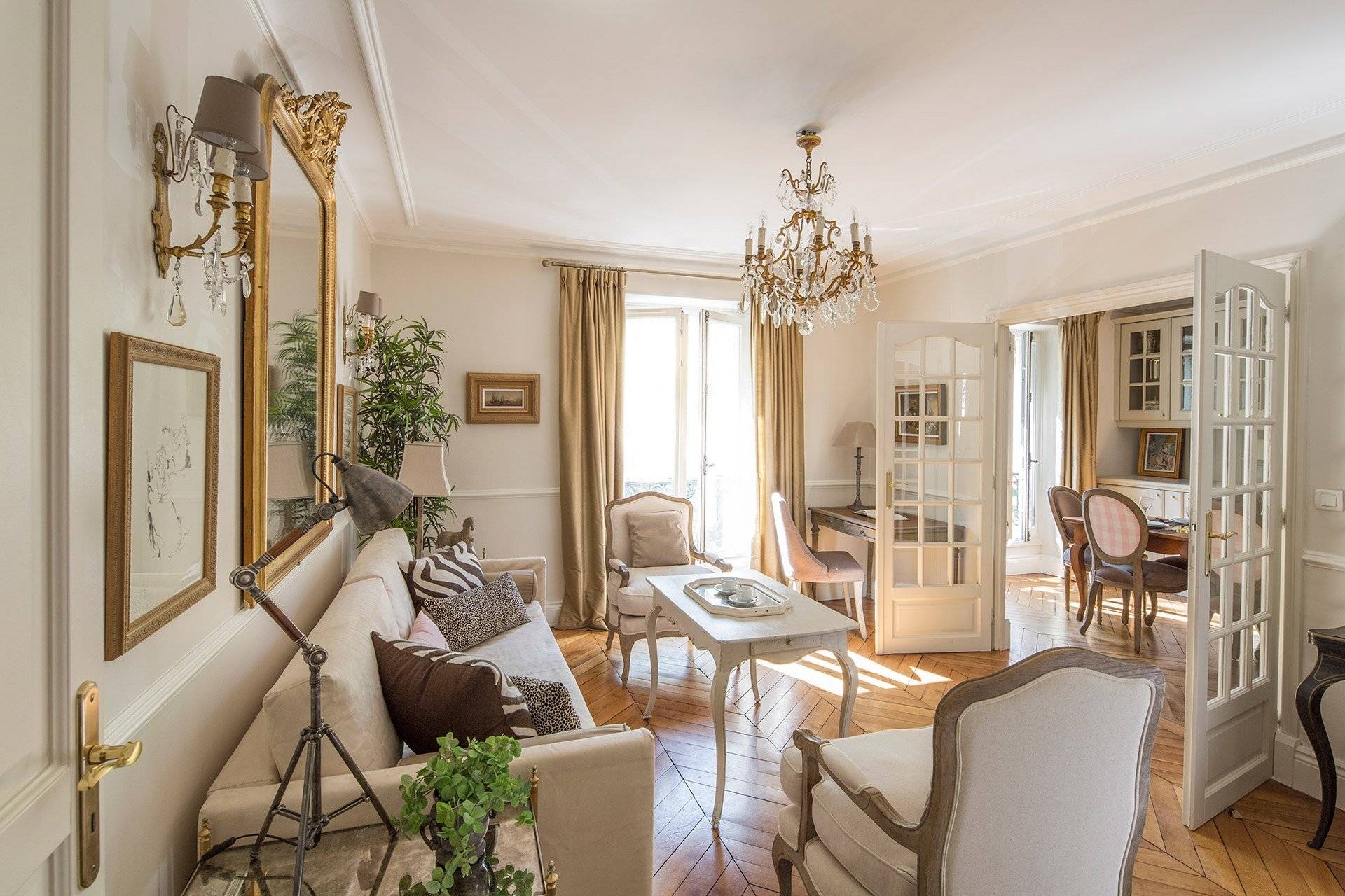 Французские окна в квартире и частном доме: плюсы и минусы, монтаж, конструкция, виды