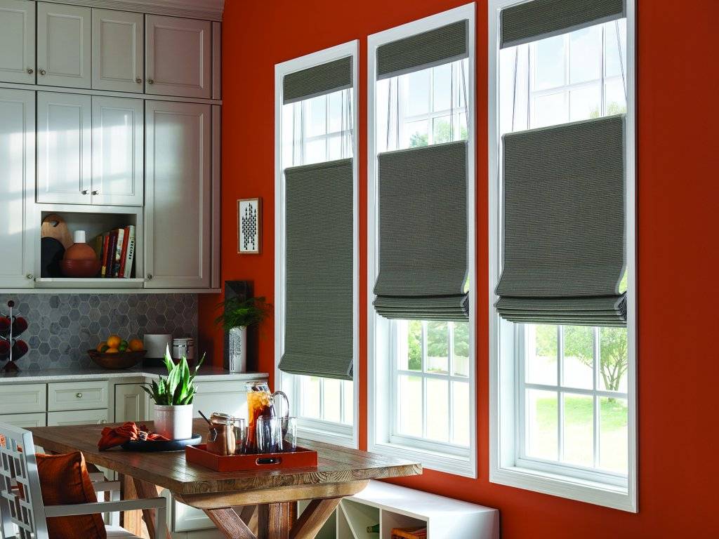 Рулонные шторы на кухню: интересные идеи с фото