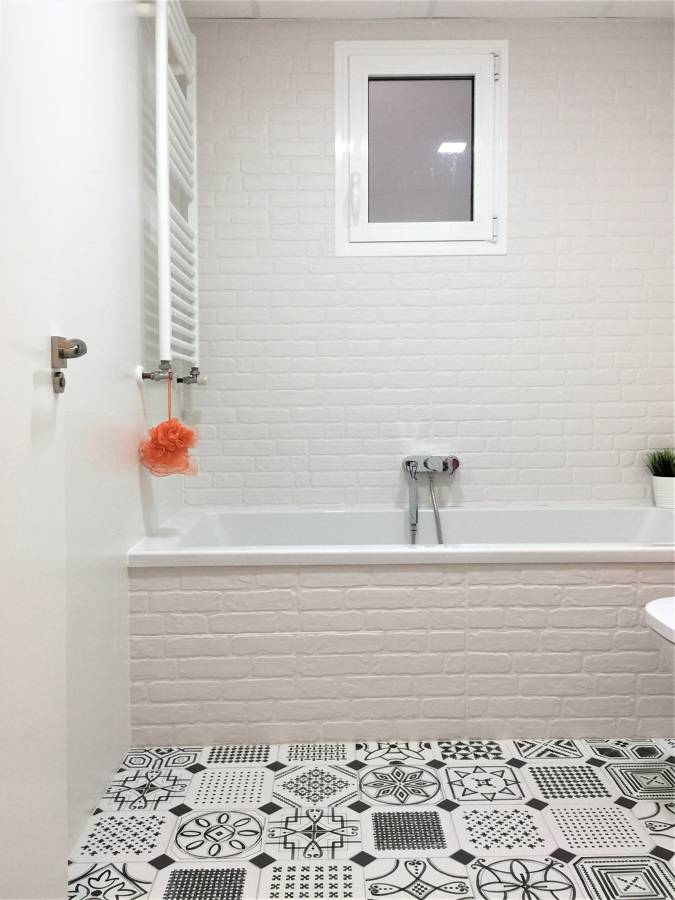 Альтернатива керамической плитке в ванной. От пластиковых панелей до агломерата