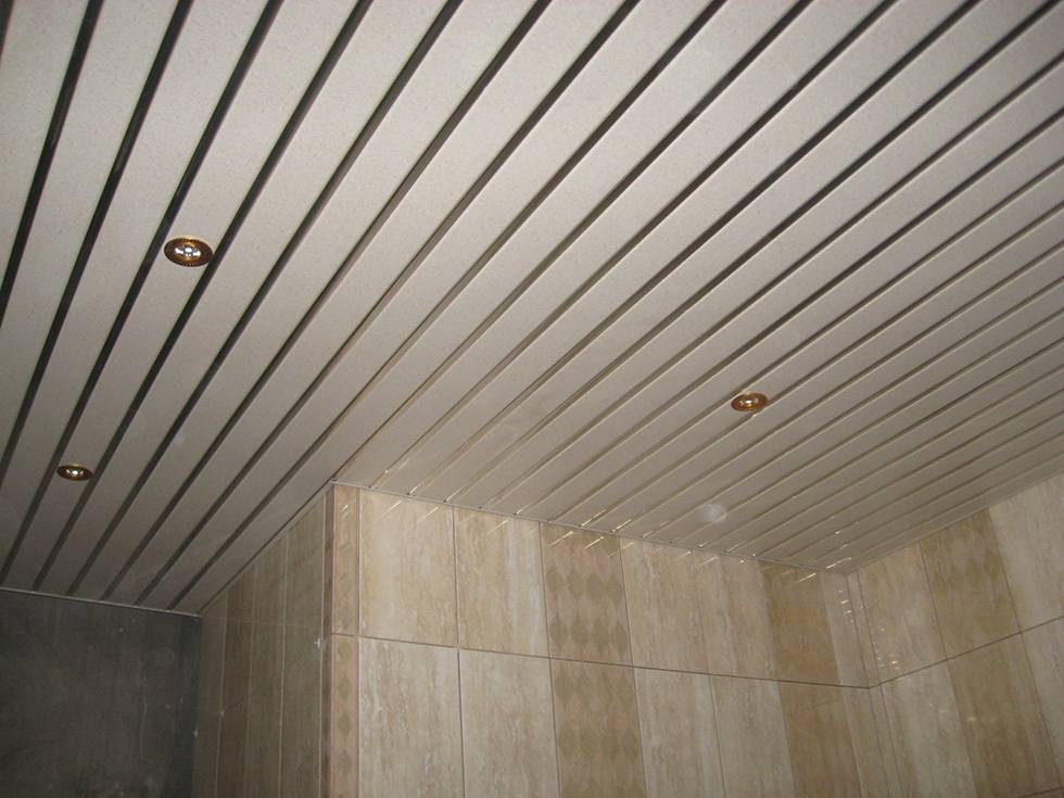 Алюминиевые реечные потолки для ванной - установка и монтаж