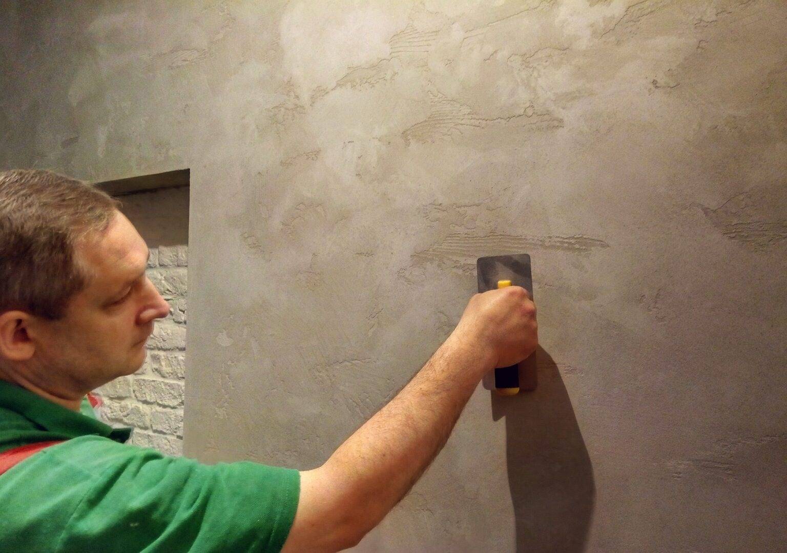 Декоративная штукатурка под бетон: порядок выполнения работ своими руками
