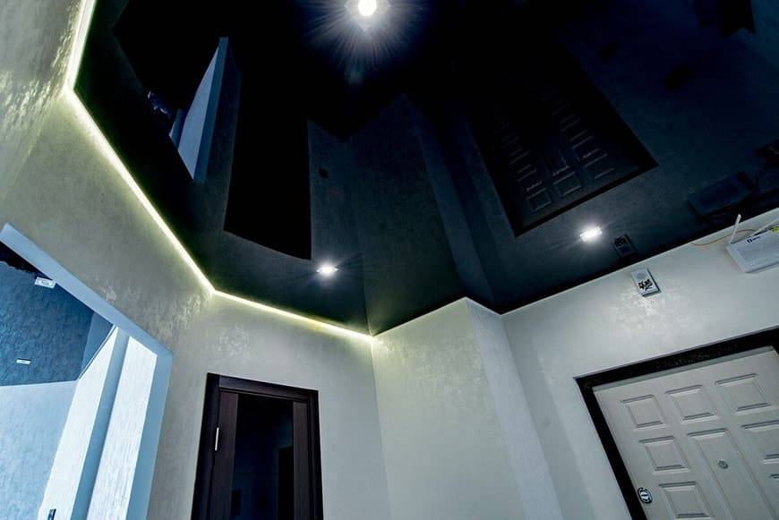 Черный потолок в интерьере – темные натяжные потолки: глянцевый, матовый