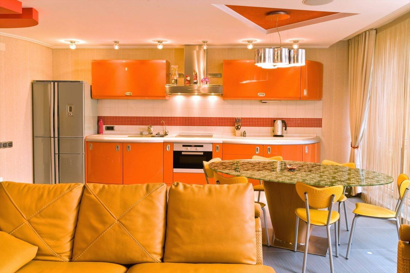 Оранжевая кухня — обзор реальных идей применения и правила обустройства кухни в оранжевом цвете