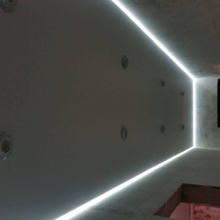 Парящий потолок из гипсокартона — монтаж гипсокартонных потолочных конструкций