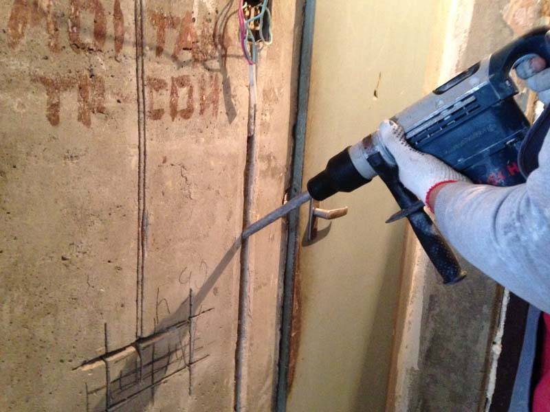 Как штробить стены под проводку — требования, подбор инструмента, технология штробления. как и чем штробить стены под проводку: инструктаж по проведению строительных работ