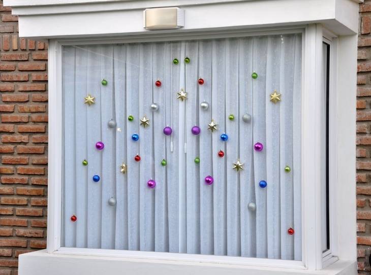 Как украсить окна на новый год 2023 - 72 фото идеи необычного украшения окон