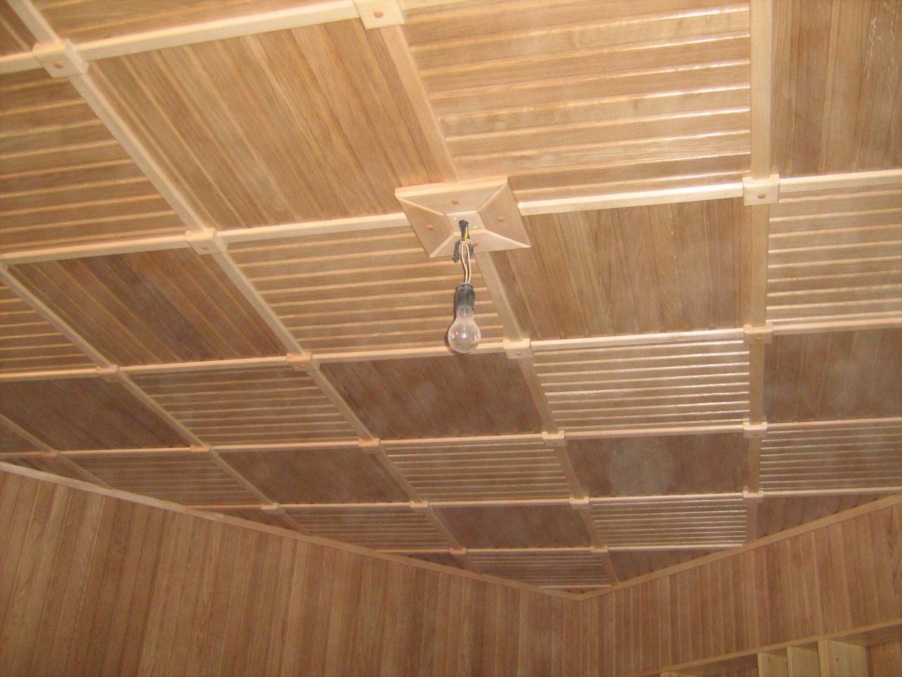 Лучшие способы, как сделать потолок в комнате самостоятельно, красиво и недорого. фото идей