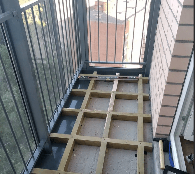 Пол на балконе: как выбрать материал и сделать своими руками
