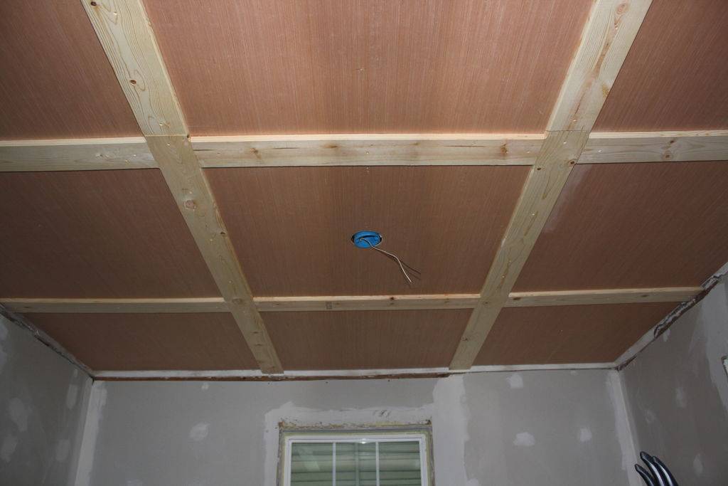Потолок из фанеры своими руками (8 фото)