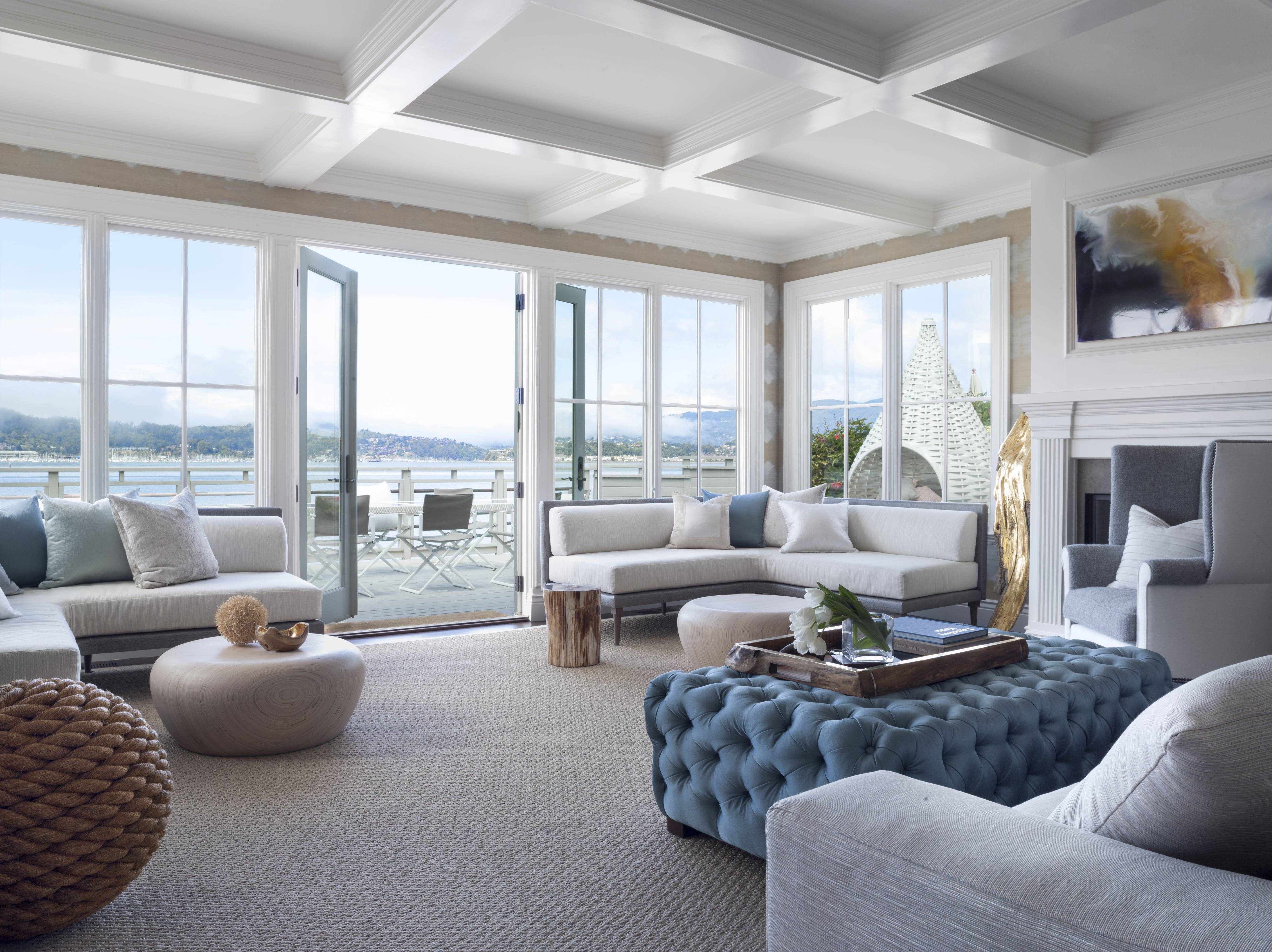 Панорамные окна в квартире: особенности установки и фото готовых решений