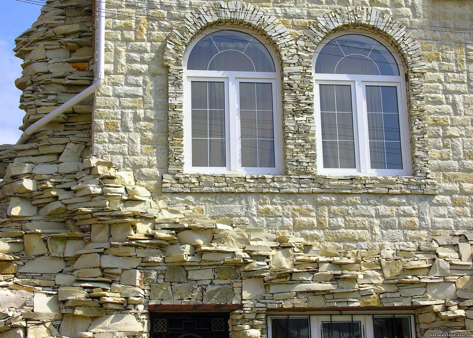 Облицовка фасада дома натуральным камнем | art stone