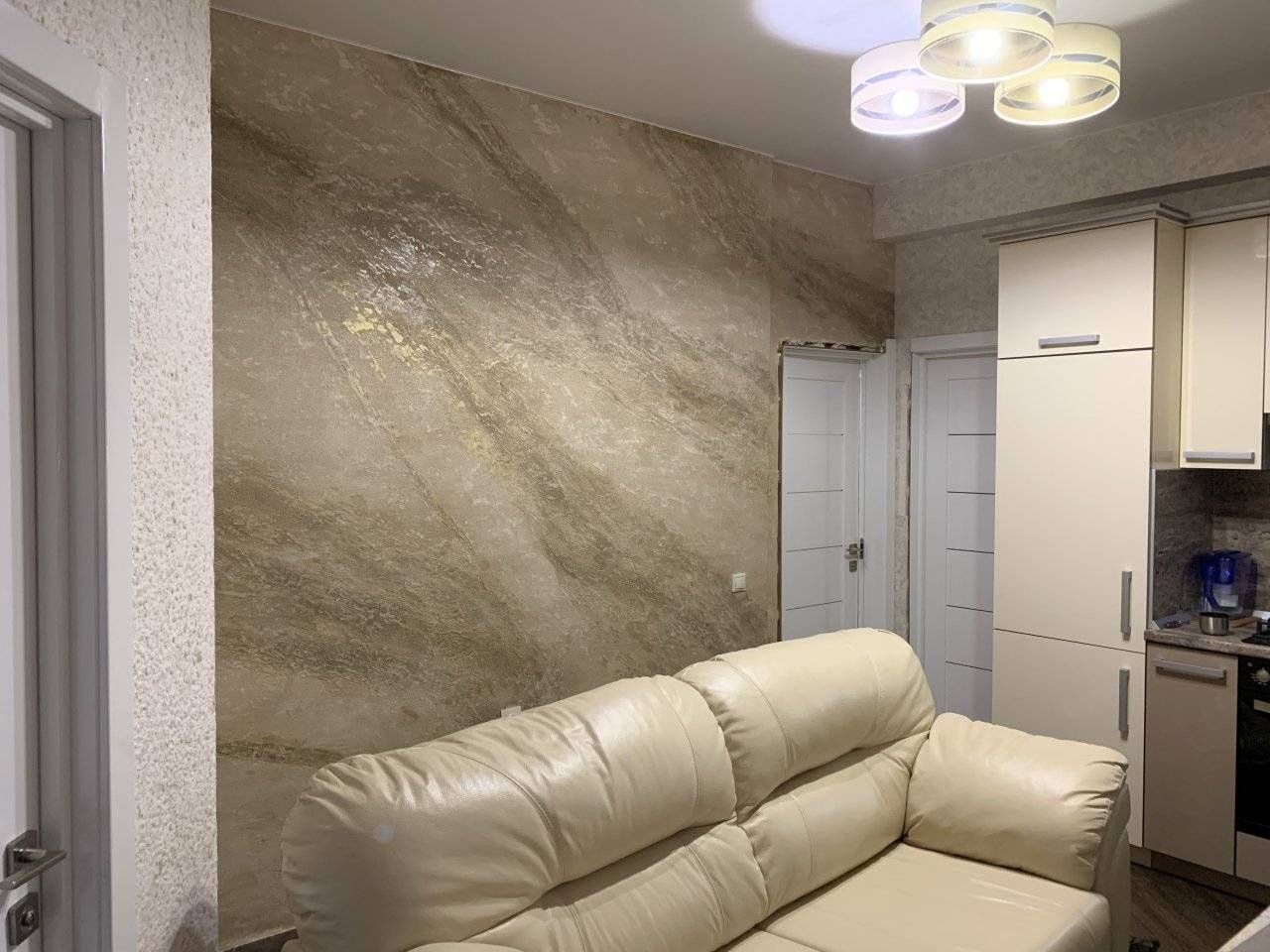Обои под бетон: особенности отделки, преимущества имитации цементной стены, использование в интерьере