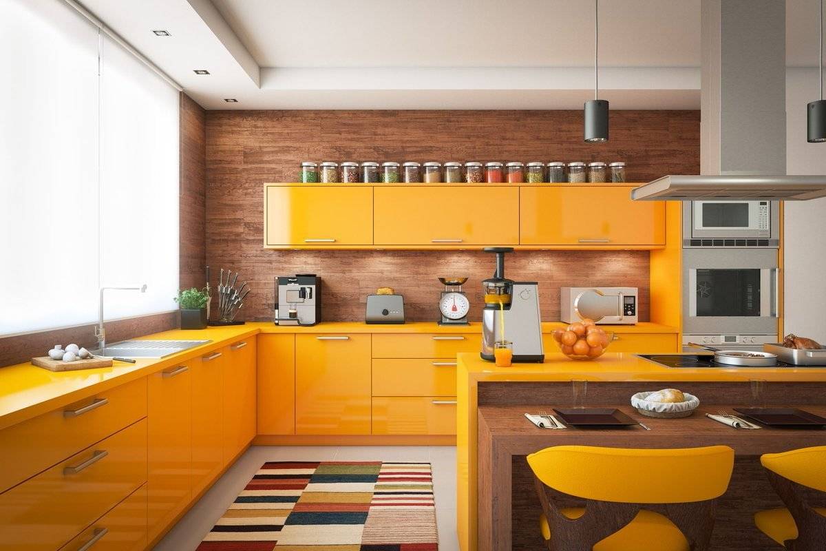 Желтая кухня в интерьере: гарнитур с серым, сочетание цветов
 - 24 фото