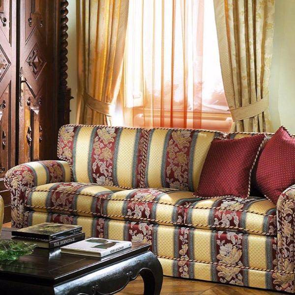 Какую ткань выбрать для обивки дивана: рекомендации по выбору материала