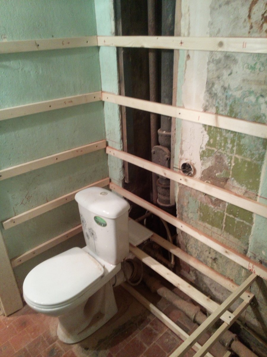 Отделка туалета пластиковыми панелями: достоинства и недостатки материала, выбор, инструкция по сборке каркаса и установке пластика, отделка потолка