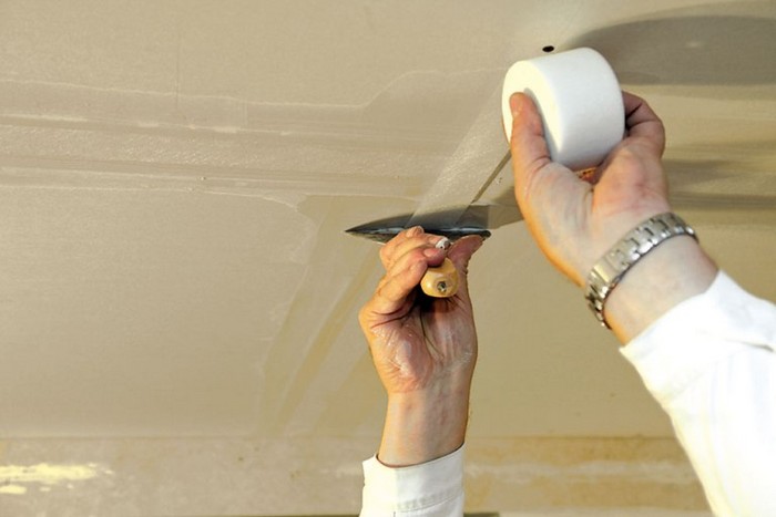 Как шпаклевать потолок из гипсокартона — пошаговая инструкция к действию