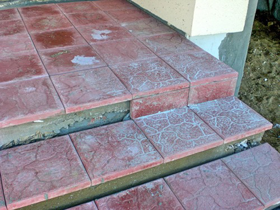 Ступени из тротуарной плитки:укладка своими руками,проектирование,технология мощения на бетонное основание
