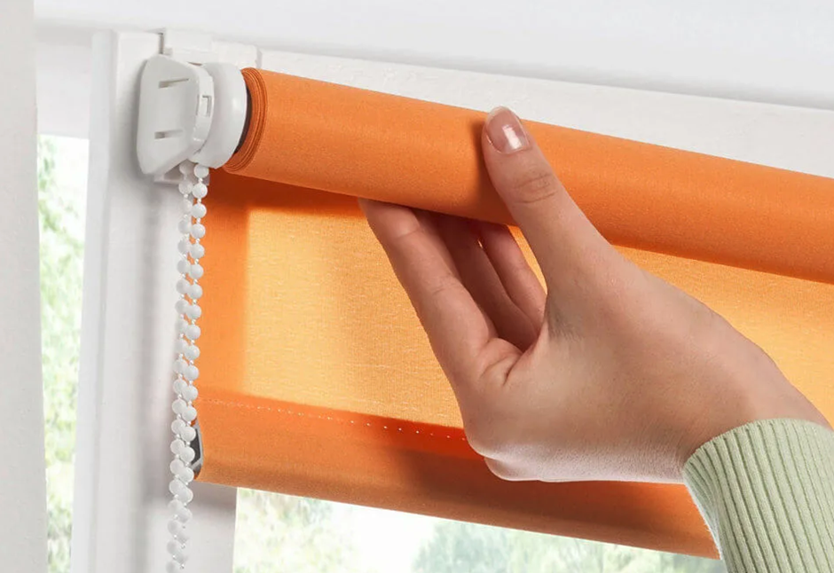 Как закрепить рулонные шторы на пластиковые окна без сверления
