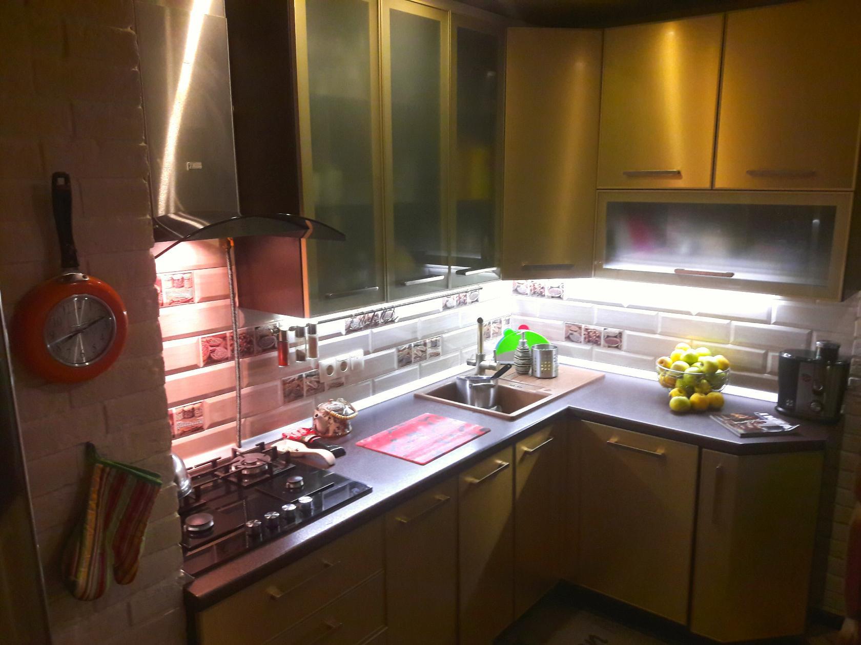 7 продуманных кухонь в панельных домах