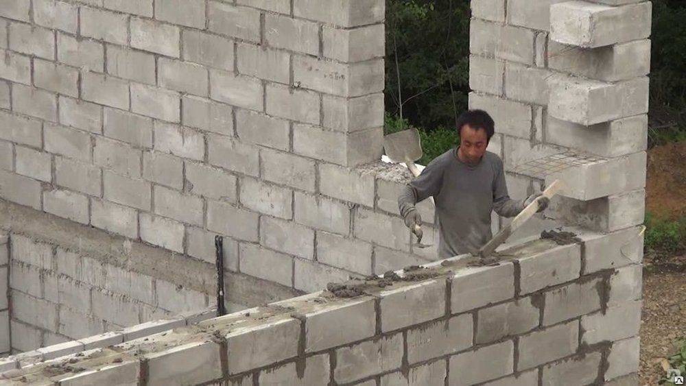 Стена из шлакоблока - особенности использования и технология строительства (90 фото)