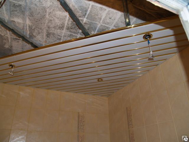 Реечный потолок в ванной комнате: 5 основных этапов монтажа