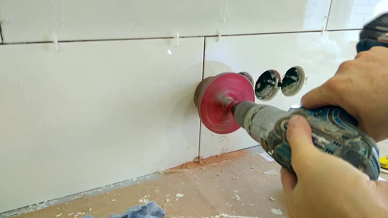 Методы сверления кафельной плитки на стене или в полу так, чтобы она не треснула и не деформировалась