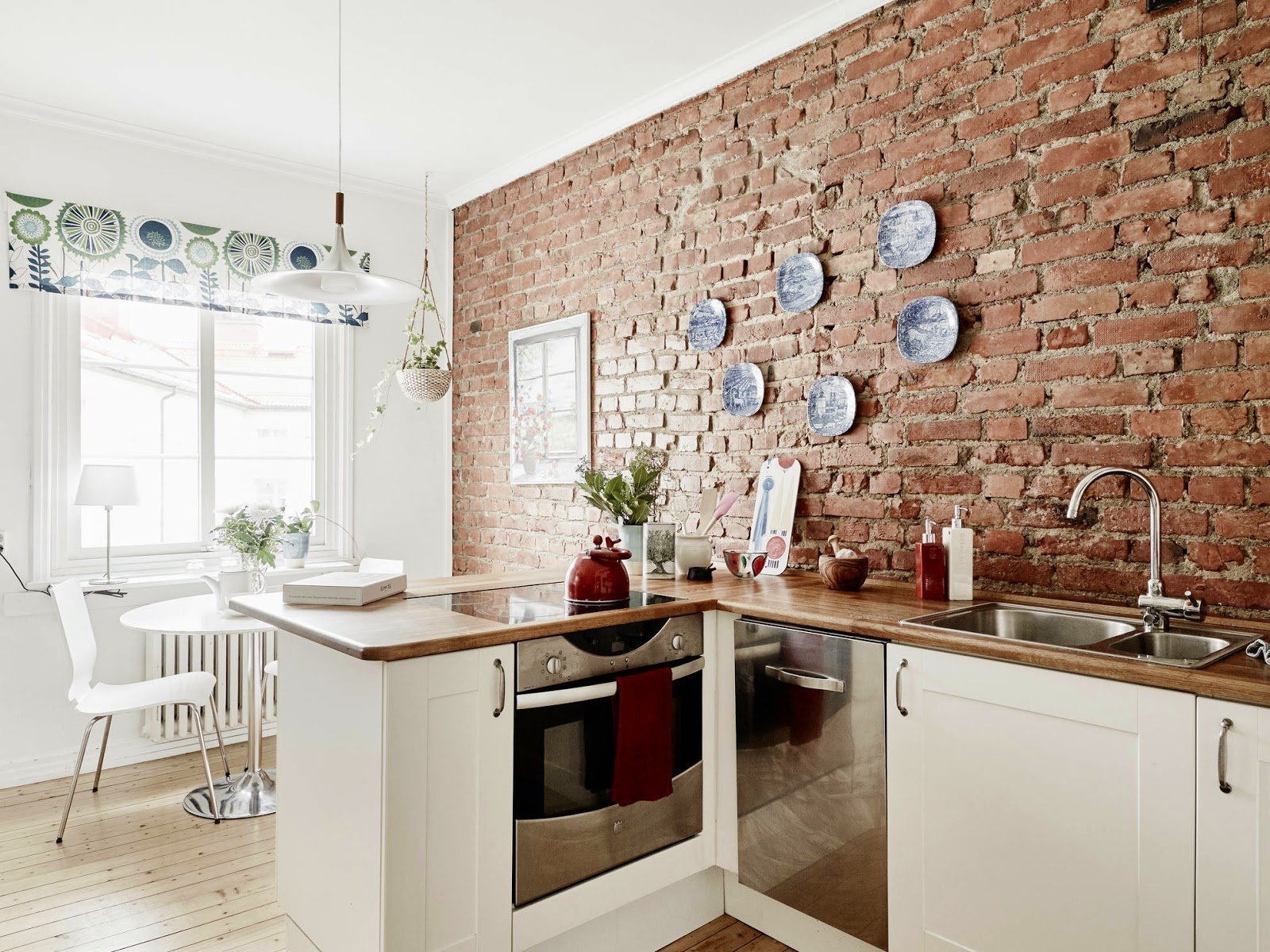 Отделка стен на кухне: решения дизайнеров на 30 фото