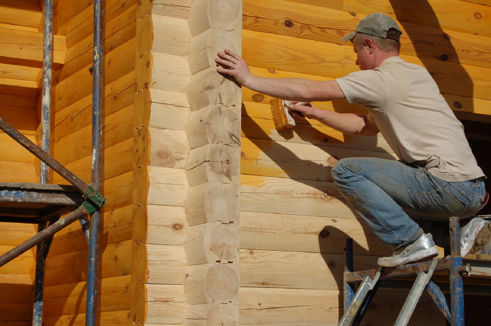 Чем можно пропитать деревянные постройки на даче: защитные средства, их применение