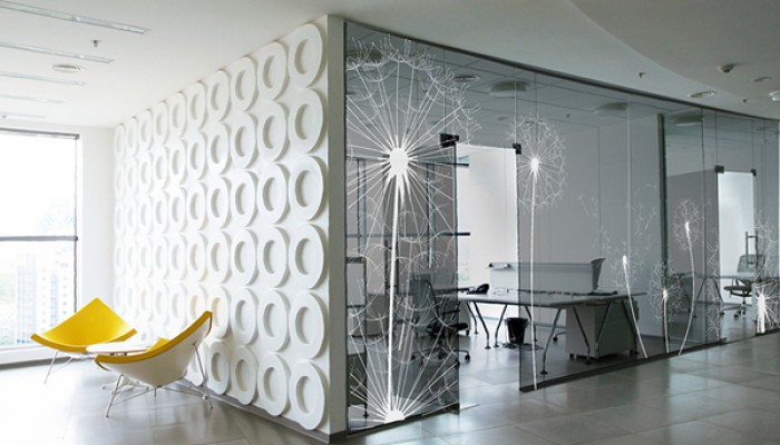 Шкафы и перегородки со вставками из прозрачного стекла