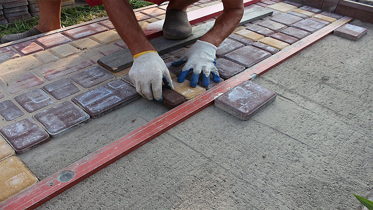Как правильно выполнить укладку тротуарной плитки на бетон