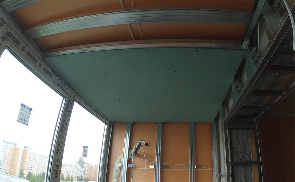 Потолок на балконе: лучшие фото современного дизайнерского решения