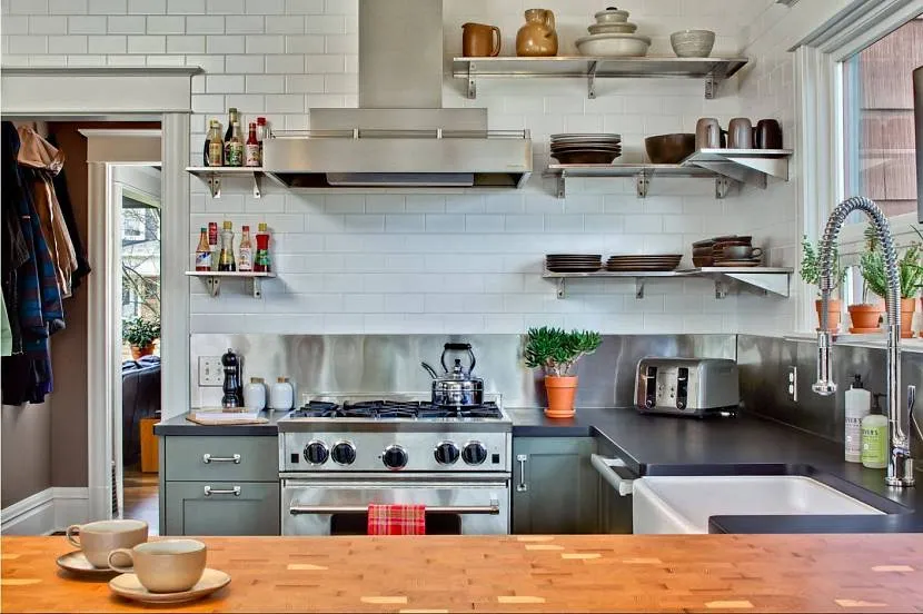 Полки на кухню: как создать красивый и гармоничный интерьер