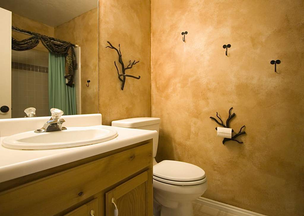 Влагостойкая декоративная штукатурка в ванной комнате – виды и особенности