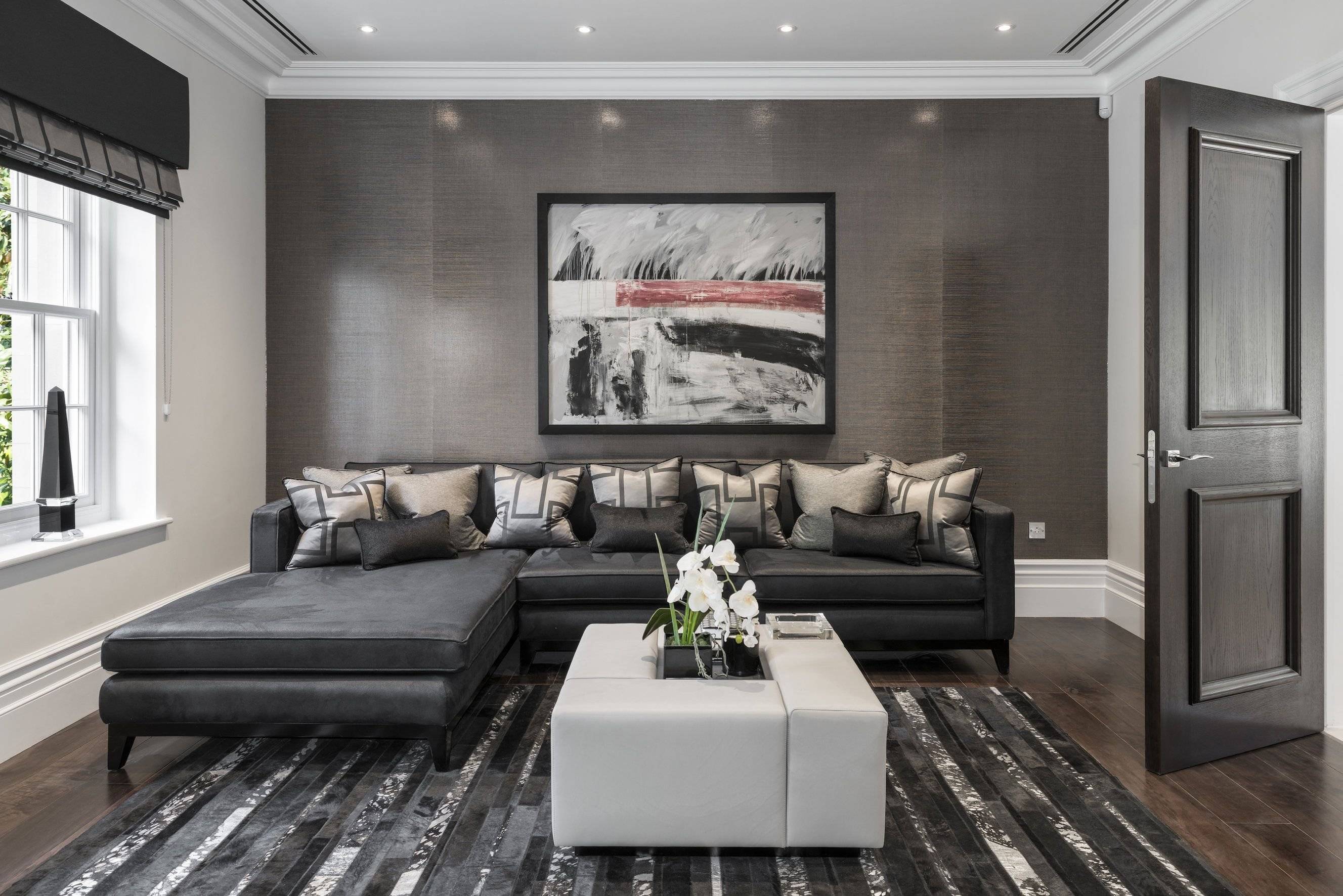 Черный диван – правила выбора идеальной обивки. 113 фото сочетаний дивана черного цвета с элементами интерьера и декора