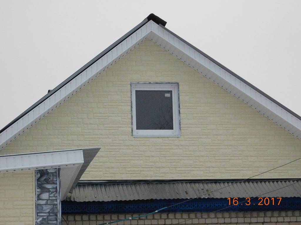 Чем и как зашивать фронтон крыши здания – фото и особенности возведения своими руками