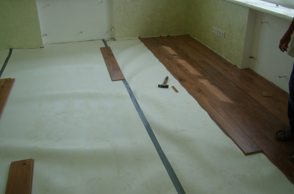 Какой выбрать теплый пол под ламинат уложенный на деревянный пол
