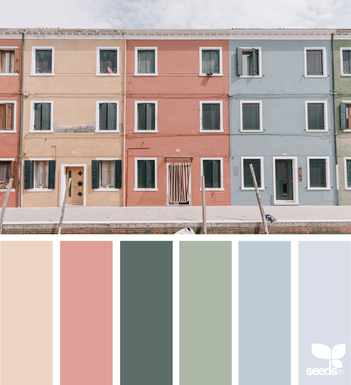 В какой цвет покрасить дом: выбор краски и цветовой гаммы (+25 фото)
