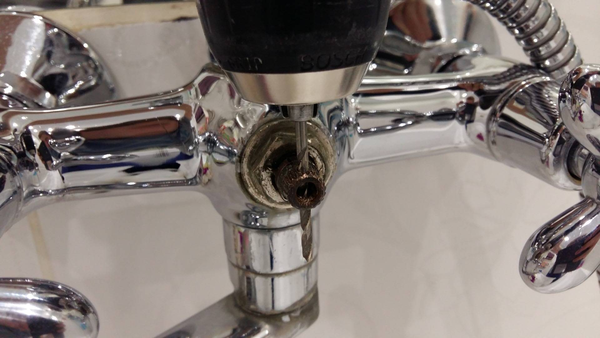Ремонт смесителя двухвентильного типа в ванной – как разобрать и починить?