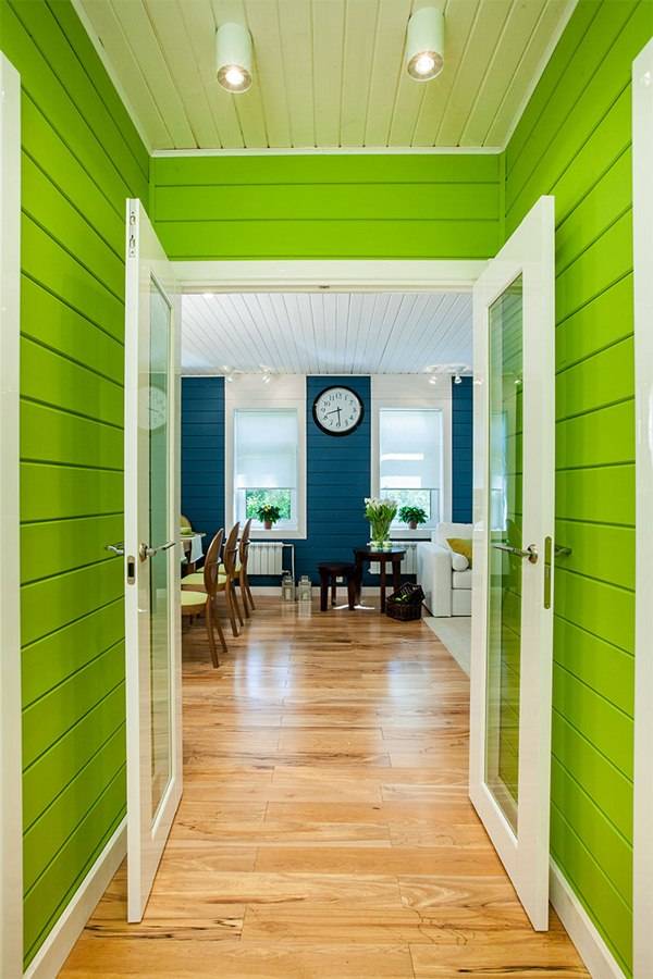 Чем покрасить деревянный дом внутри: советы по выбору лакокрасочных покрытий