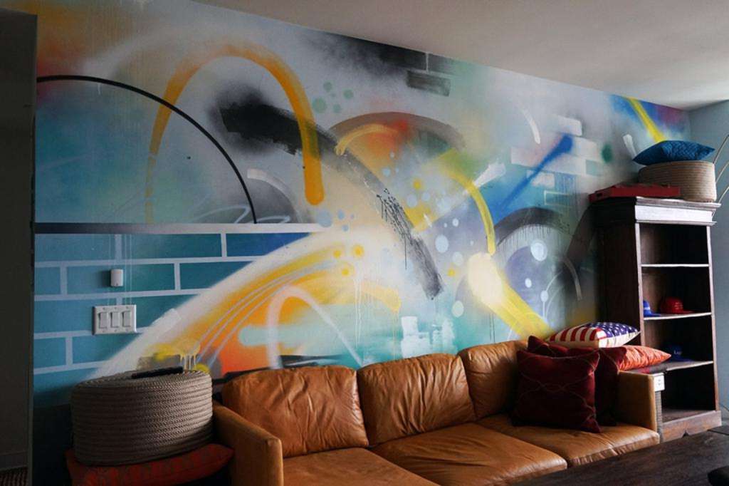 Граффити в интерьере квартиры: оформление комнат +50 фото примеров