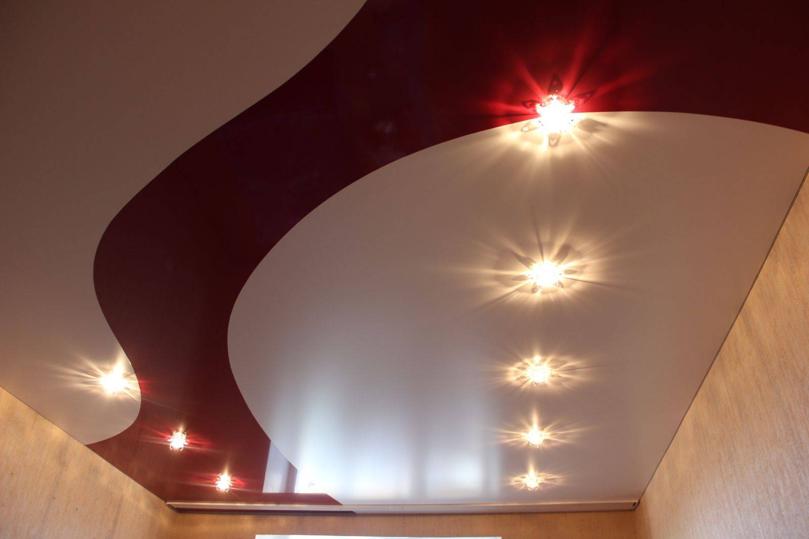 Комбинированные потолки — новое дизайнерское решение (25 фото)